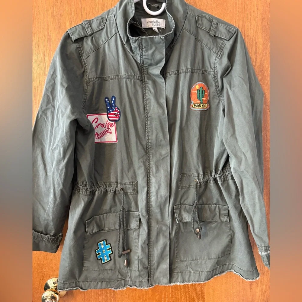CHARLOTTE RUSSE women's army green jacket‎ Full zip w/snaps Large Raw Hem